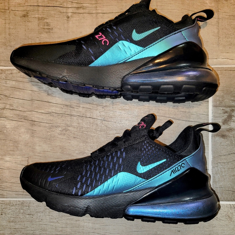 Brand new Nike 270s
